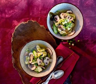 2016-04-suess-sauer-scharfe-suppe-mit-poulet